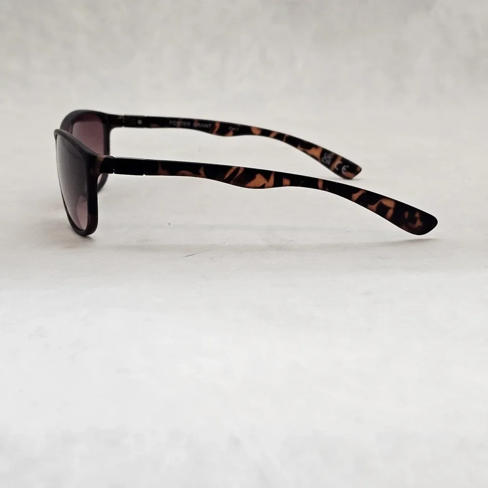 Foster Grant Lot Of 2 Womens Sunglasses Cat Eye Tortoise Glossy Black Gold Trim